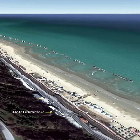 Ristorante Miramare 2* ペザロ